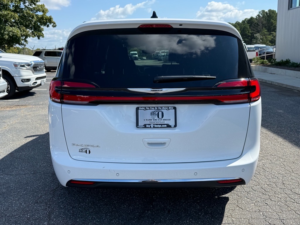 2025 Chrysler Pacifica photo 4