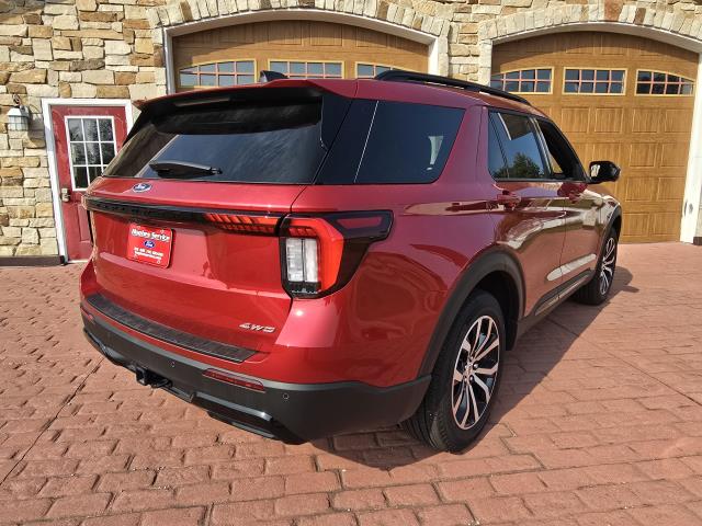 2025 Ford Explorer ST-Line photo 3