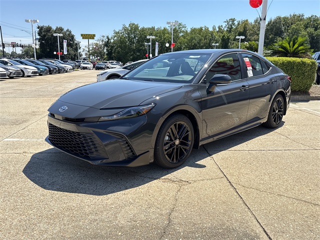 2025 Toyota Camry SE photo 7