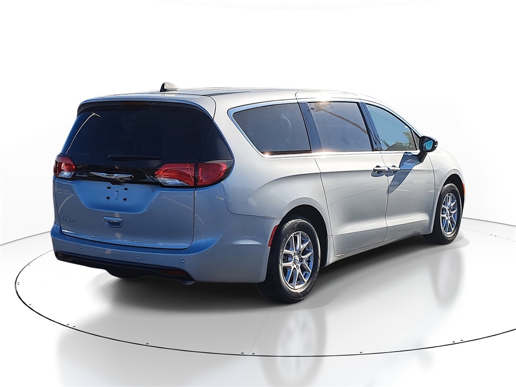 2026 Chrysler Voyager LX photo 4