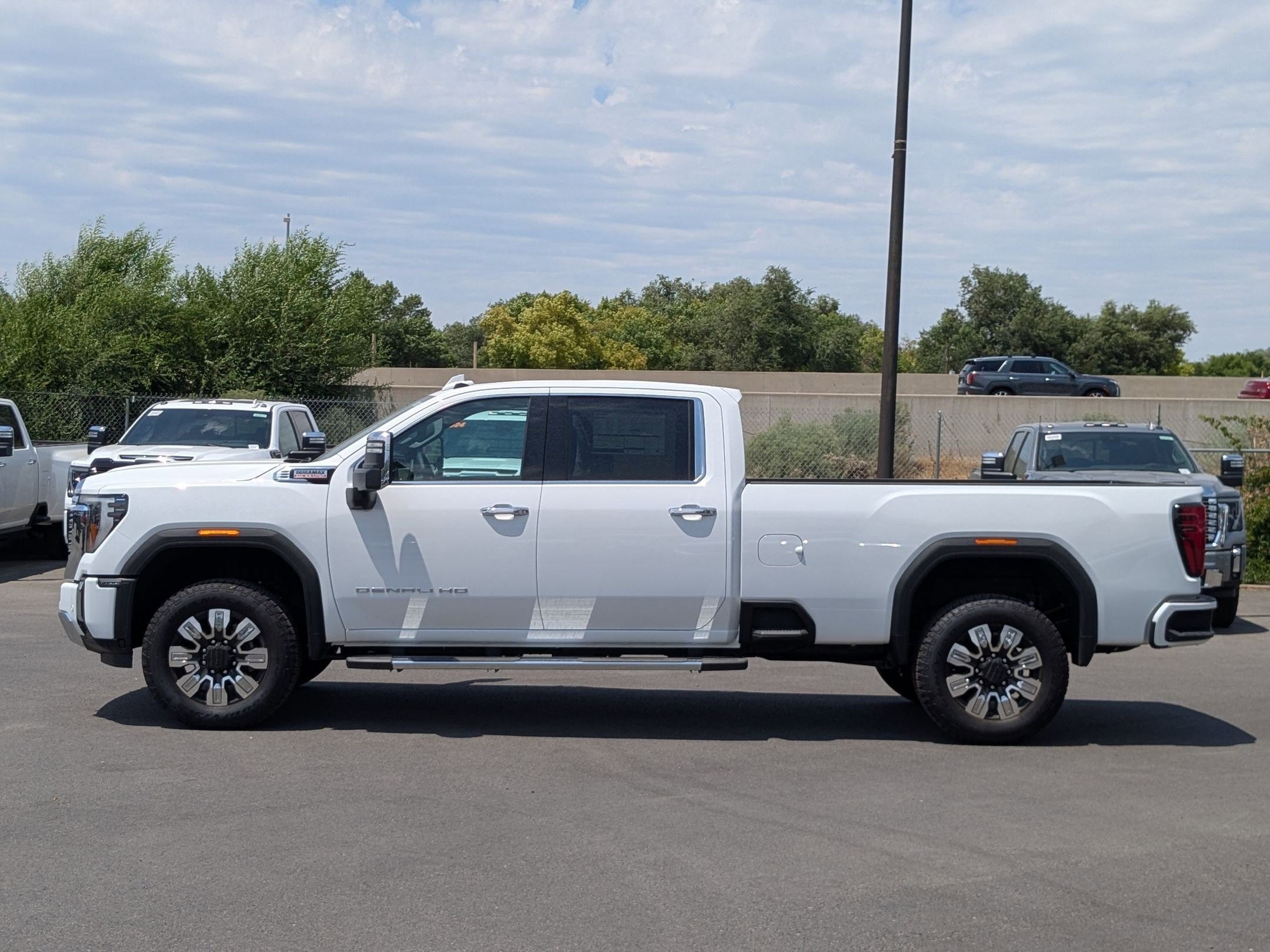 2025 Gmc Sierra 3500 HD Denali photo 2