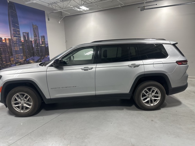 2023 Jeep Grand Cherokee Laredo photo 2
