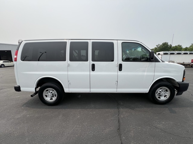 Used 2017 Chevrolet Express Passenger LS with VIN 1GNWGEFG2H1284753 for sale in Freeport, IL