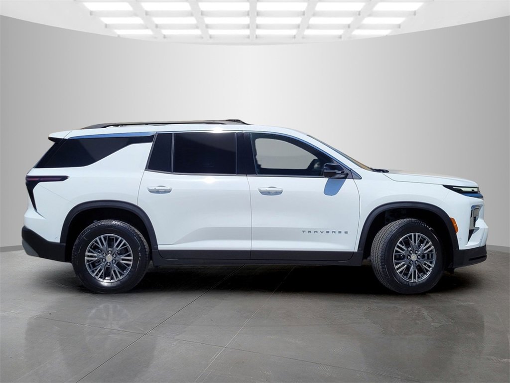 2026 Chevrolet Traverse photo 2