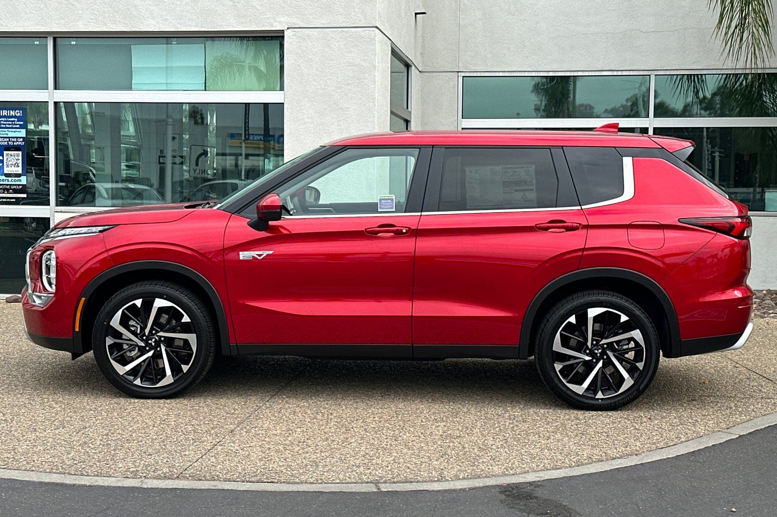 2025 Mitsubishi Outlander PHEV SE photo 7