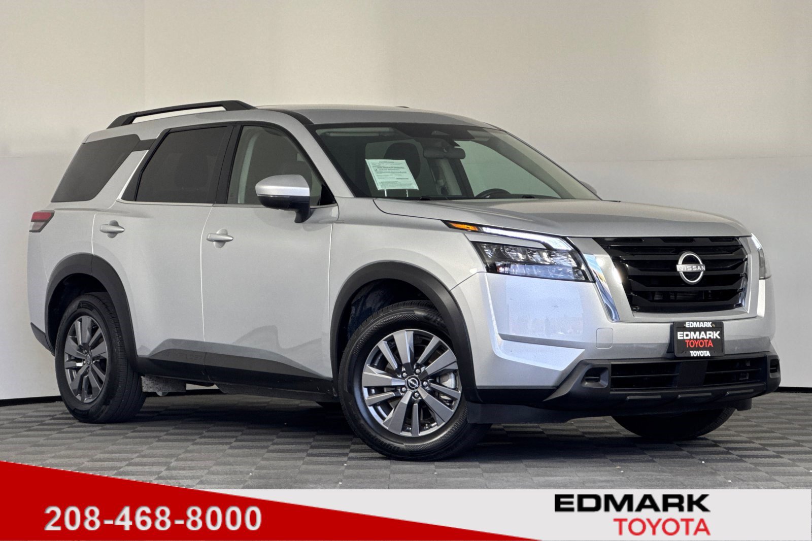 2024 Nissan Pathfinder SV's photo