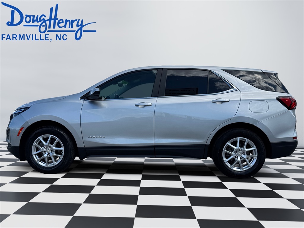 2022 Chevrolet Equinox LT photo 2