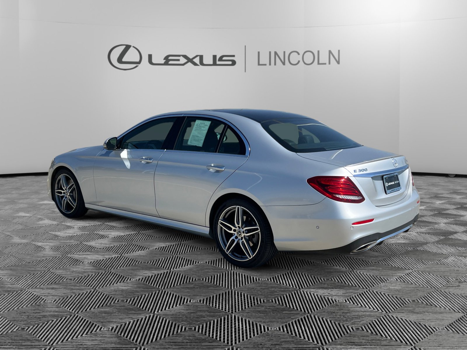 2018 Mercedes Benz E 300 Sedan 4MATIC photo 3
