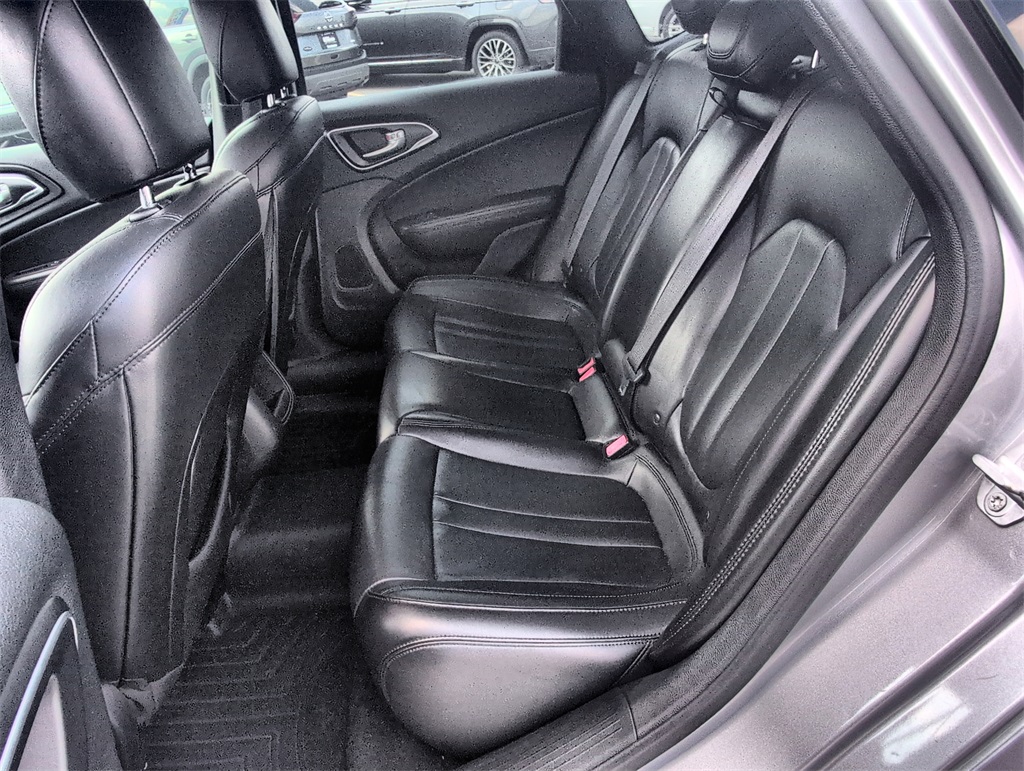 2017 Chrysler 200 Limited photo 20