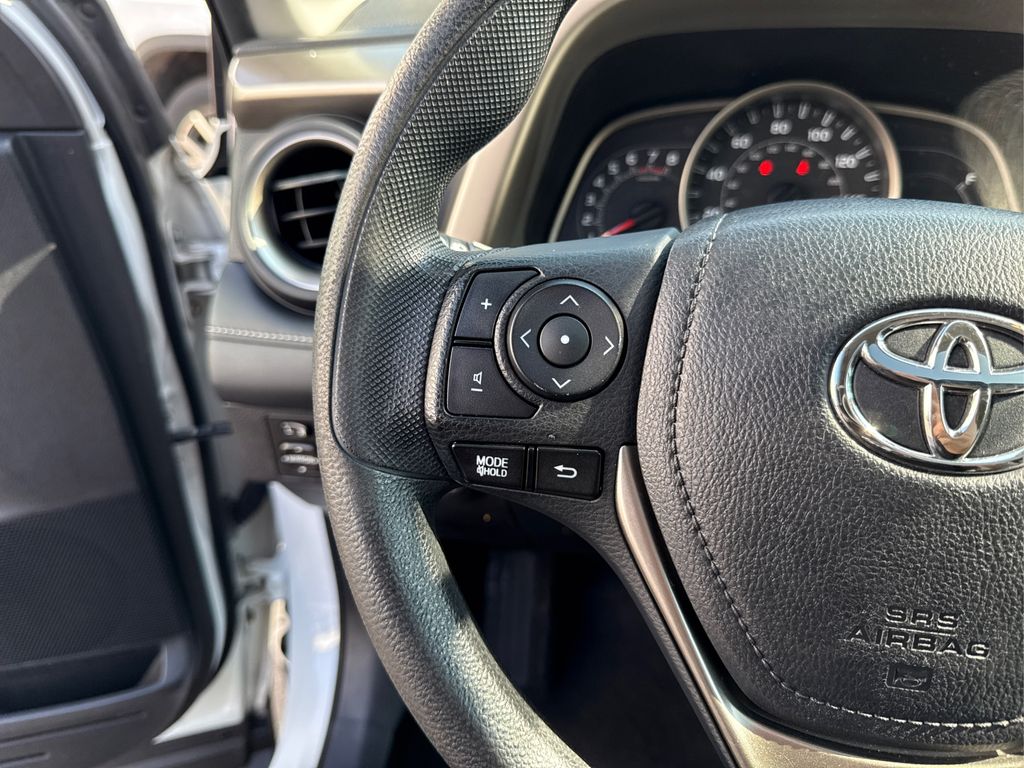 2015 Toyota RAV4 XLE photo 30