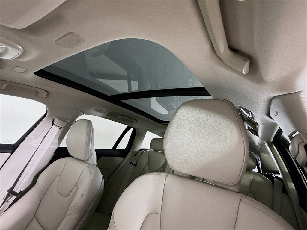 2026 Volvo V60 Cross Country B5 Plus photo 21