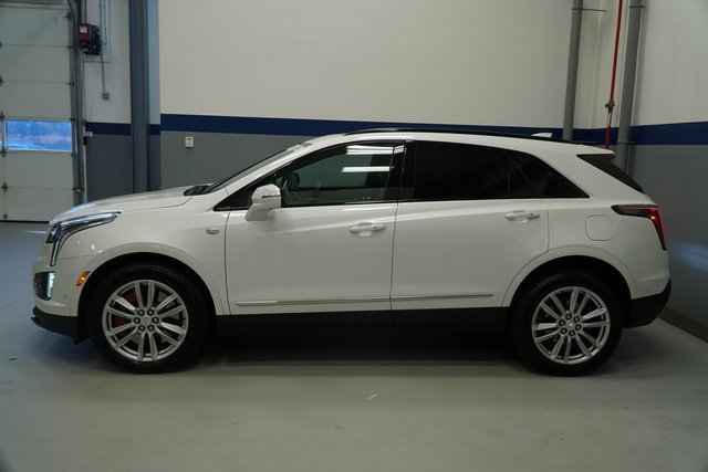 2022 Cadillac XT5 Sport photo 2