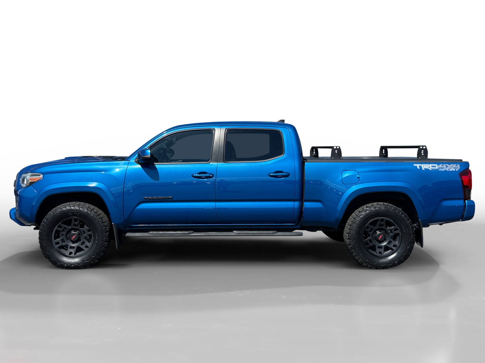 2018 Toyota Tacoma TRD Sport photo 2