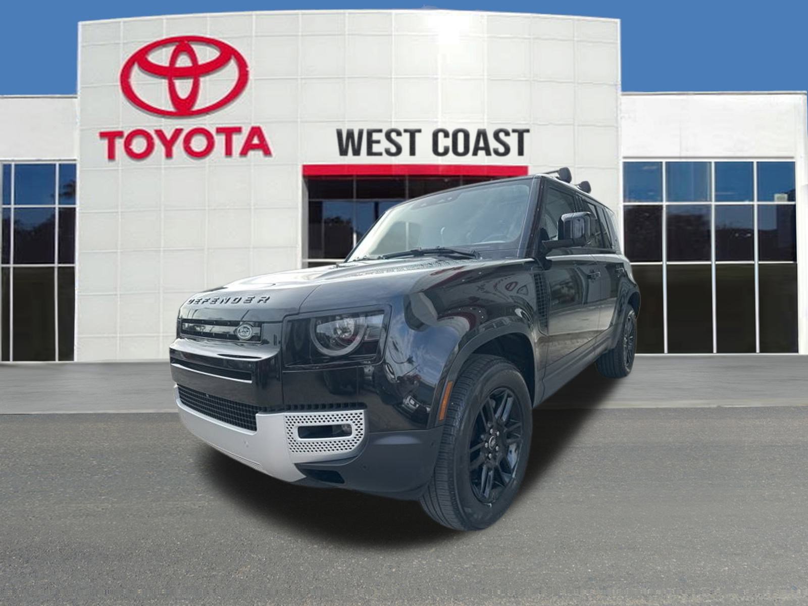 2024 Land Rover Defender S's photo