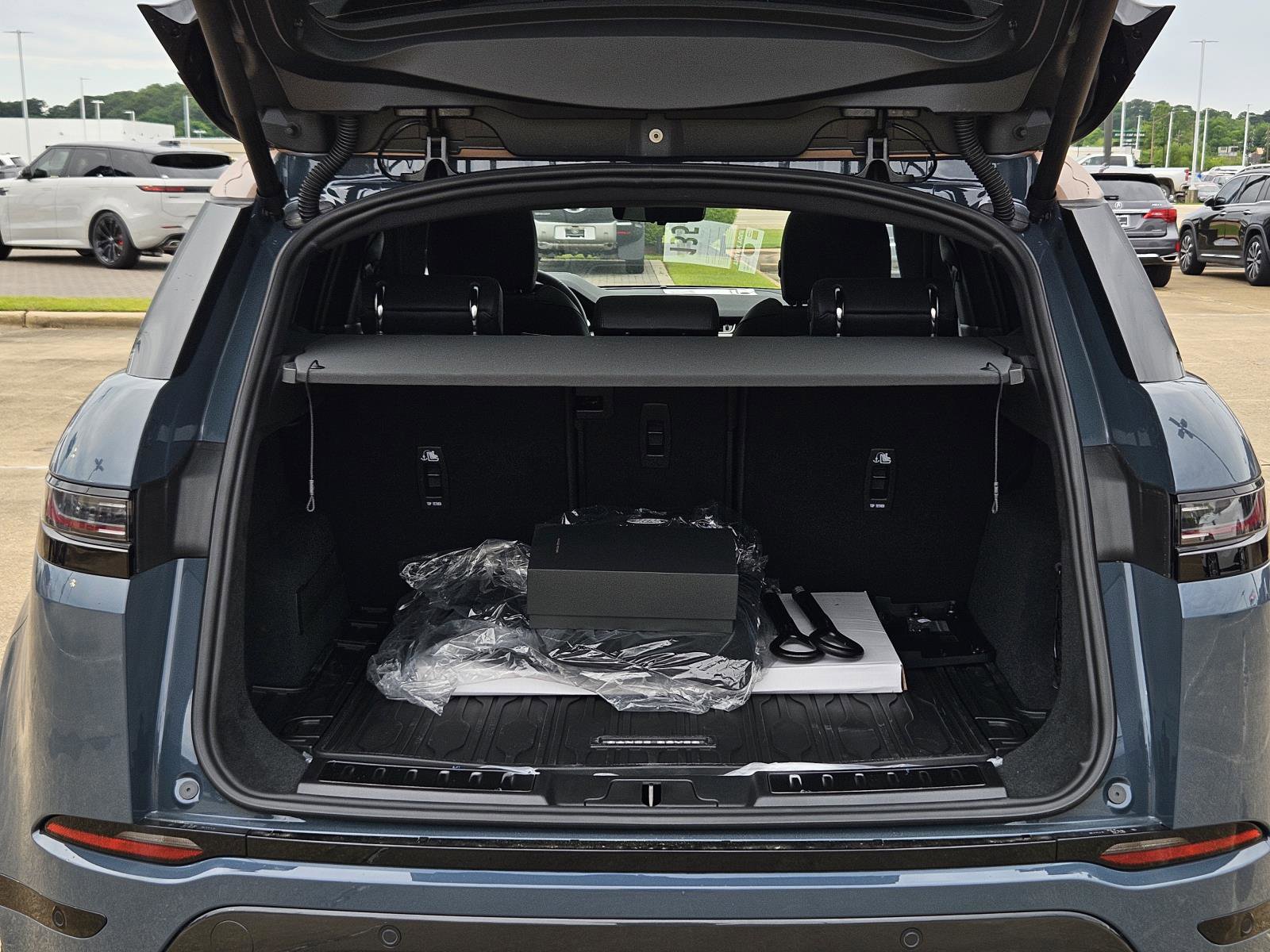 2026 Land Rover Range Rover Evoque Dynamic SE photo 14