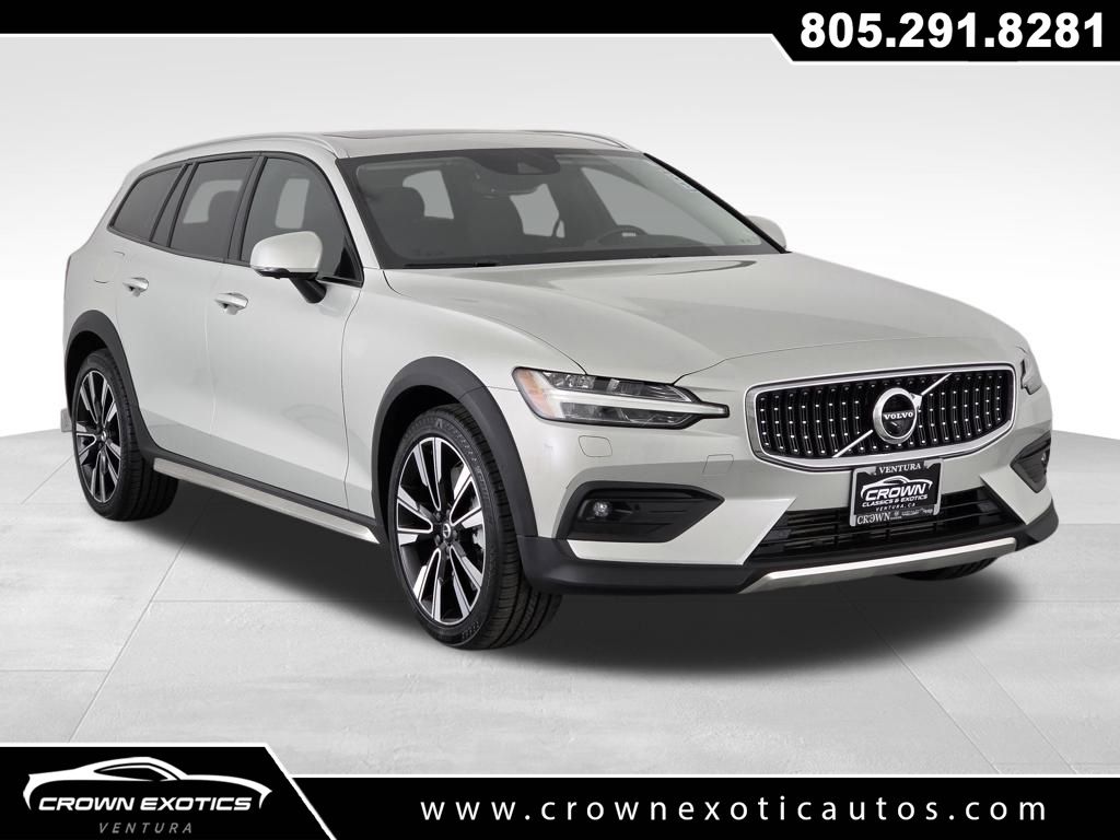 2020 Volvo V60 Cross Country Base's photo