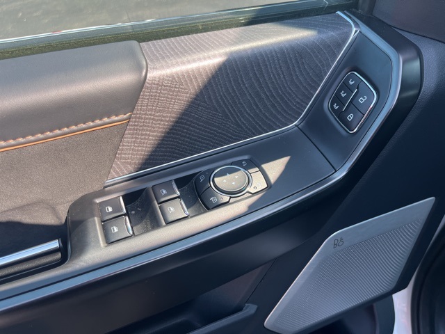 2023 Ford F-150 Platinum photo 9
