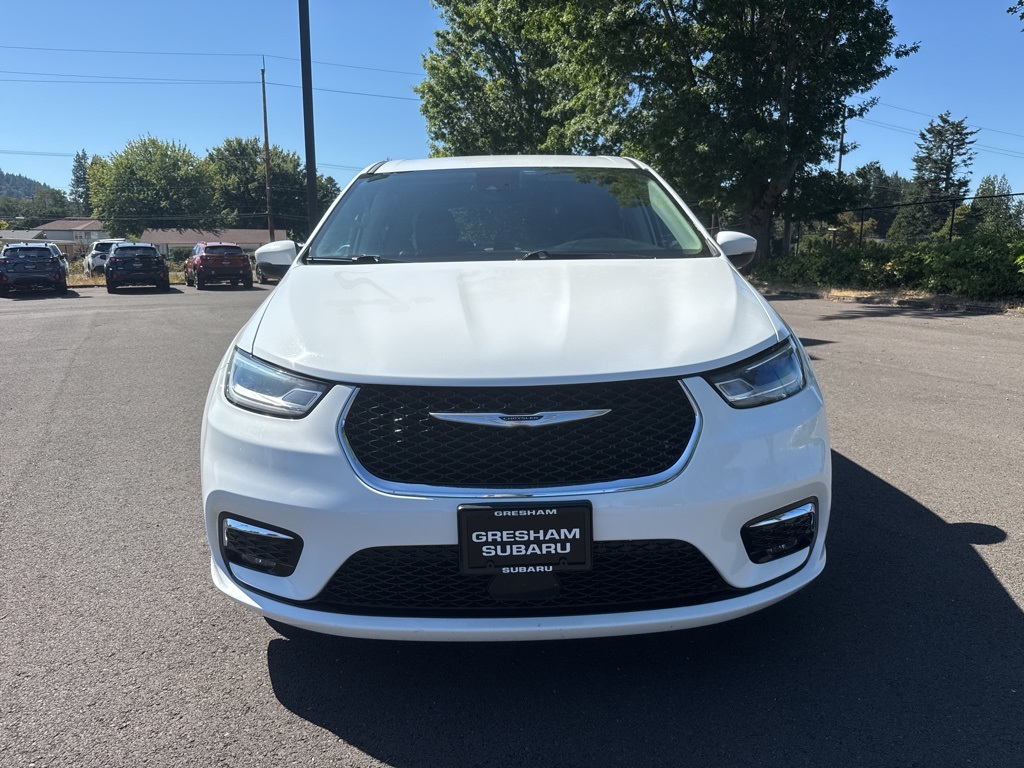 2023 Chrysler Pacifica Touring L photo 2