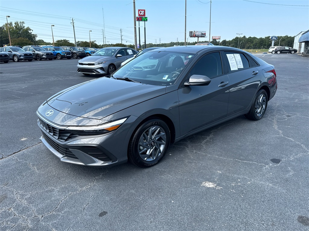 2024 Hyundai Elantra SEL photo 7