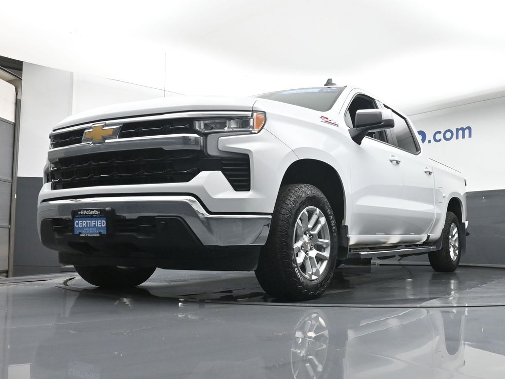 2024 Chevrolet Silverado 1500 LT photo 4