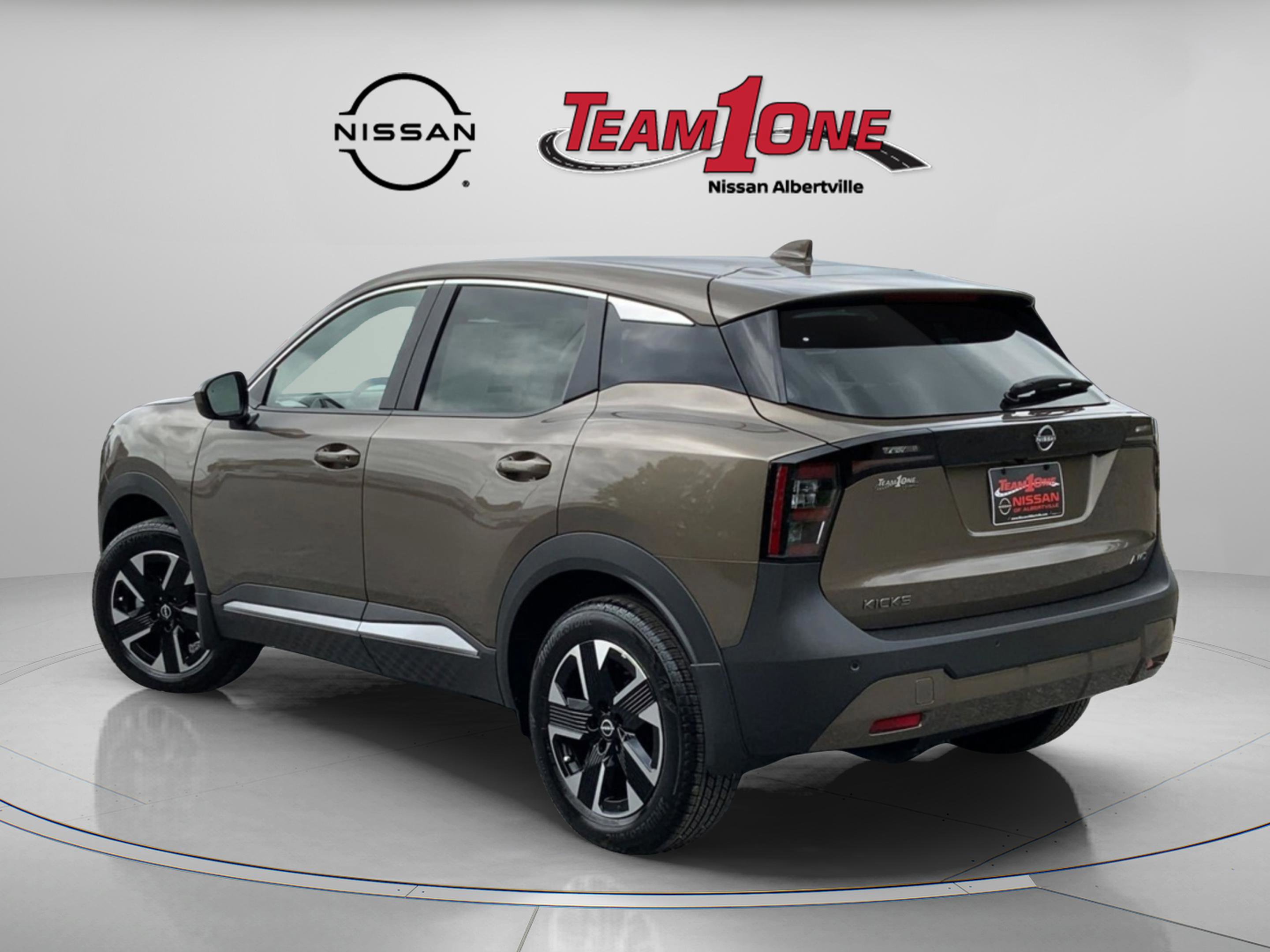 2025 Nissan Kicks SV photo 3