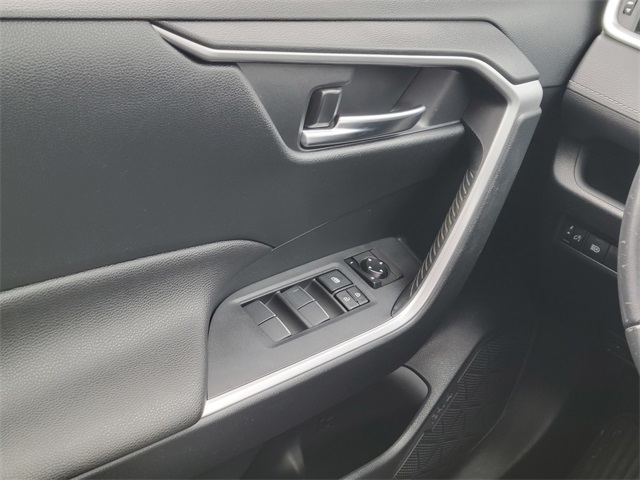 2019 Toyota RAV4 XLE Premium photo 27