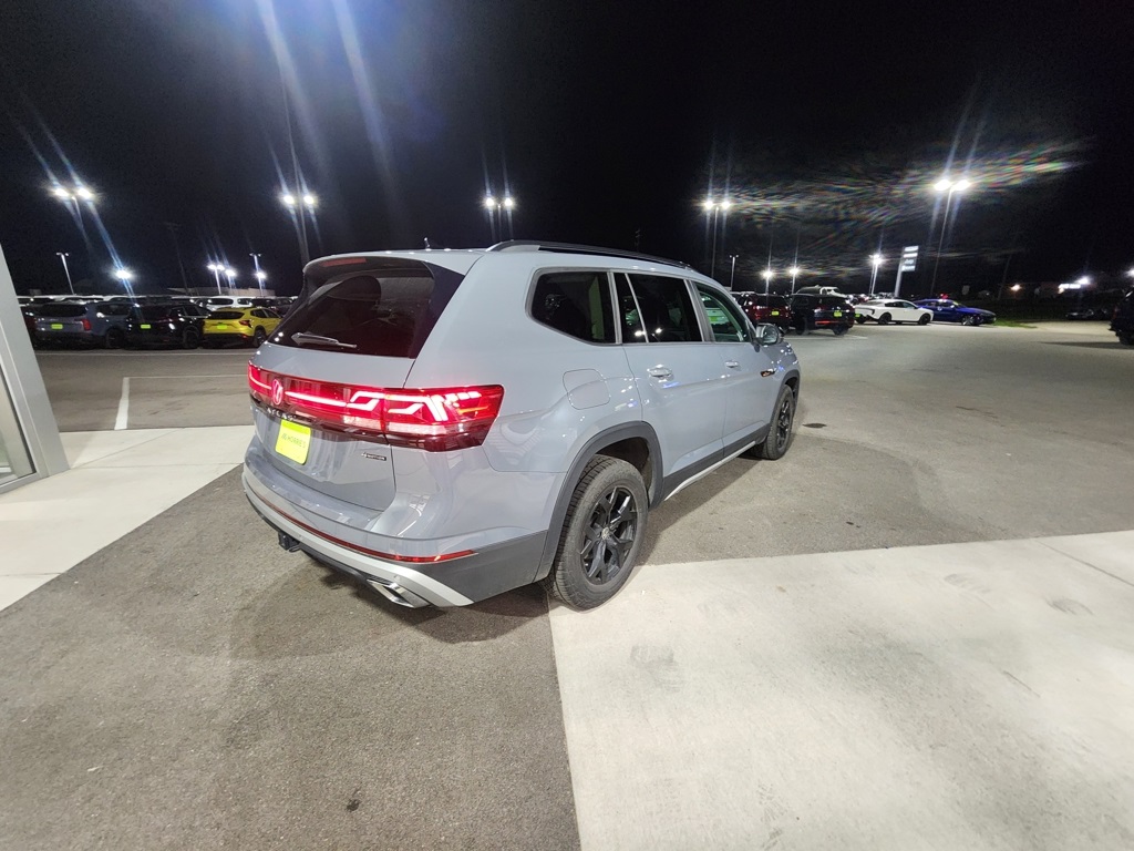 2024 Volkswagen Atlas Peak Edition SE Technology photo 4