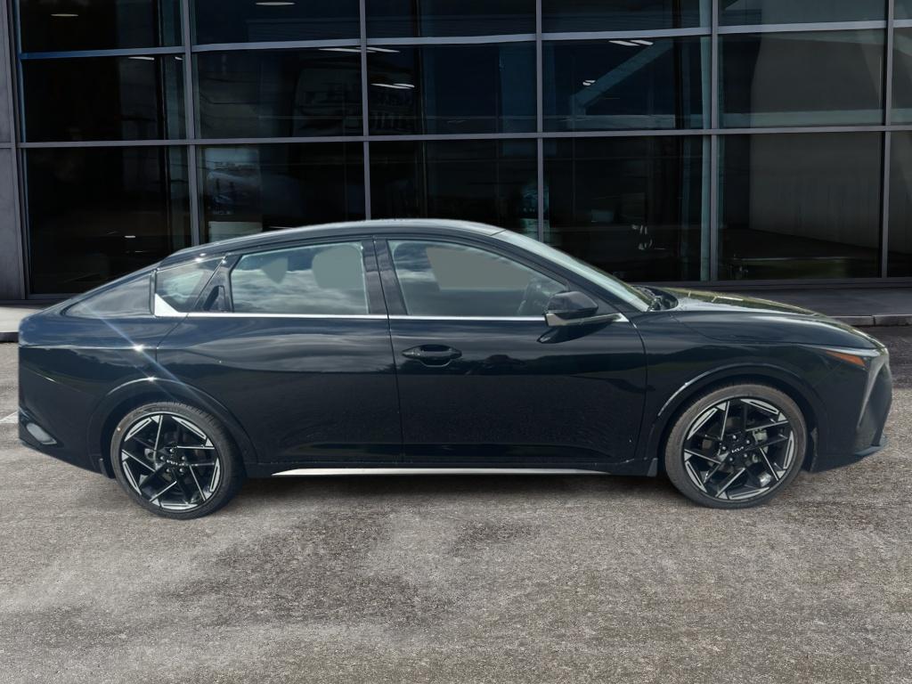 2025 Kia K4 GT-Line photo 4