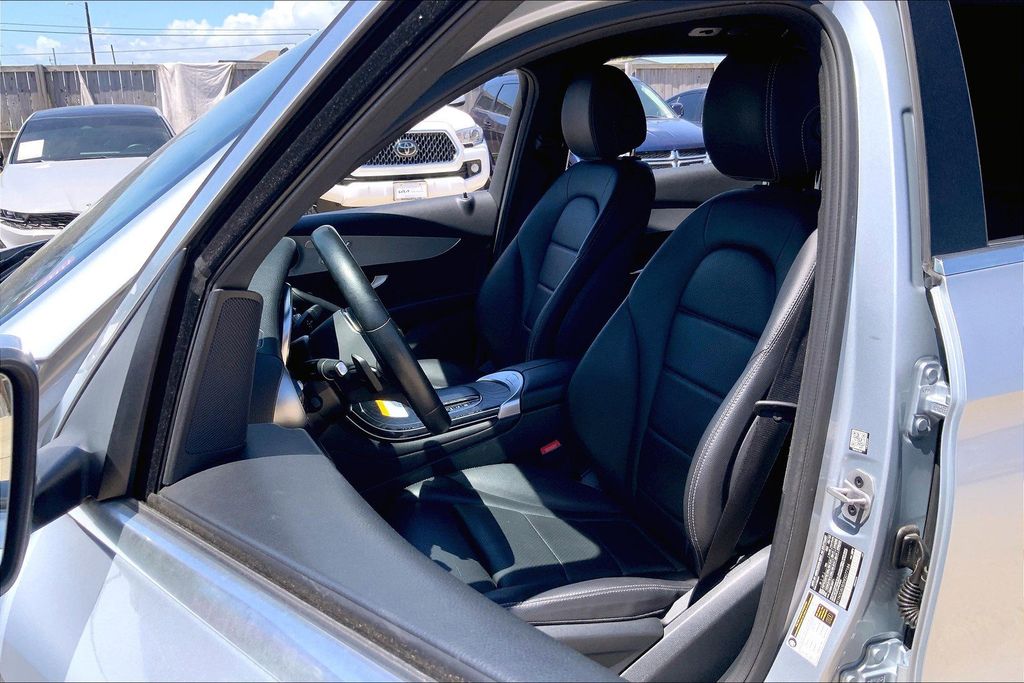 2022 Mercedes Benz GLC 300 photo 18