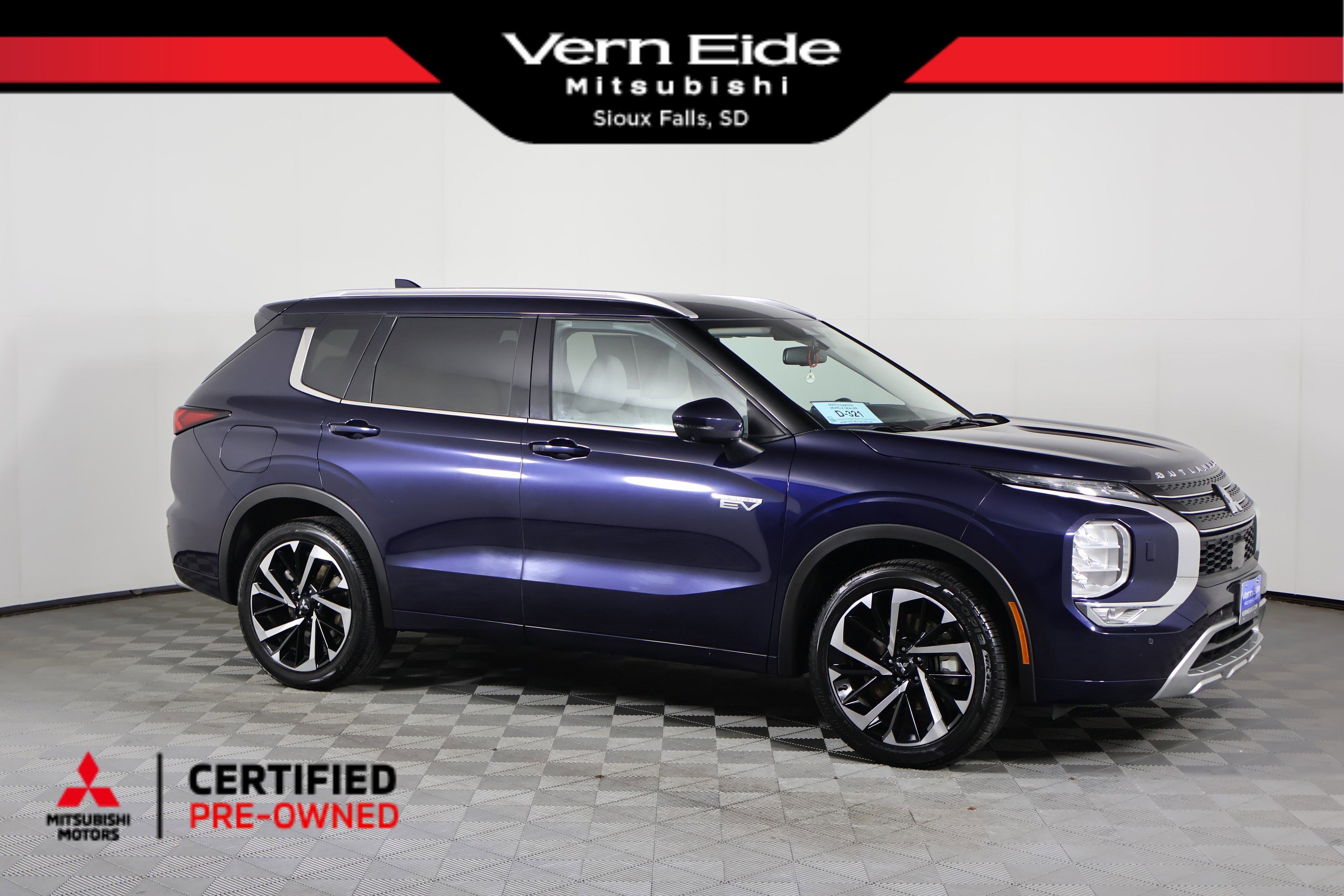 2024 Mitsubishi Outlander Plug-in Hybrid SEL's photo