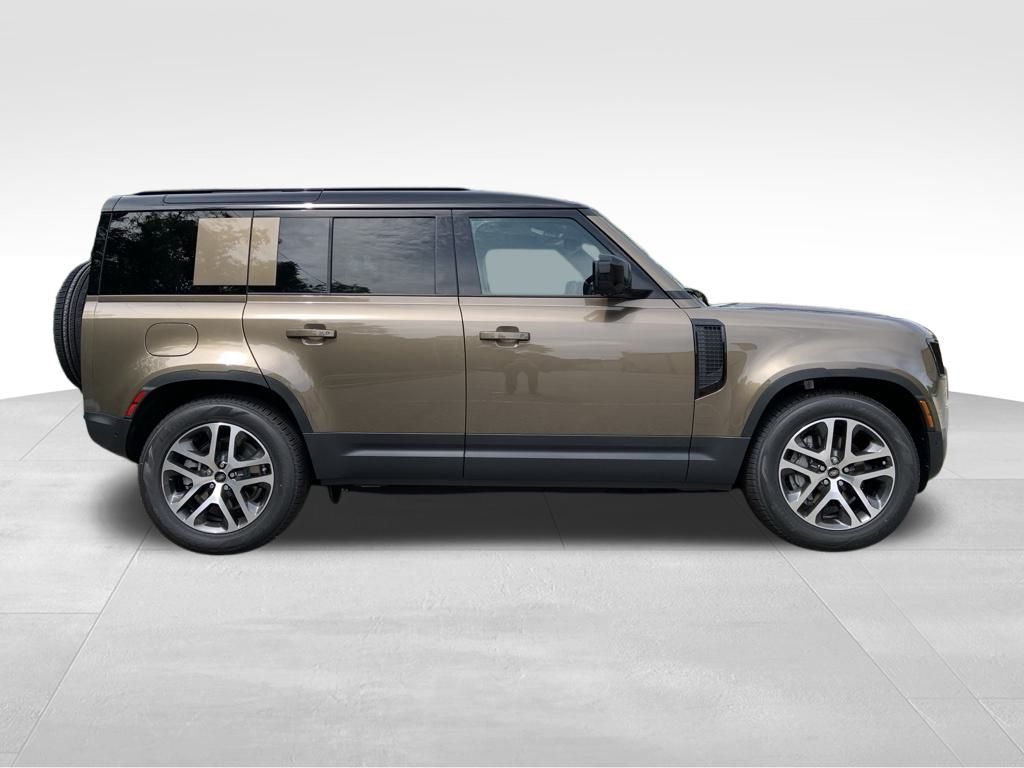2025 Land Rover Defender 110 S photo 2
