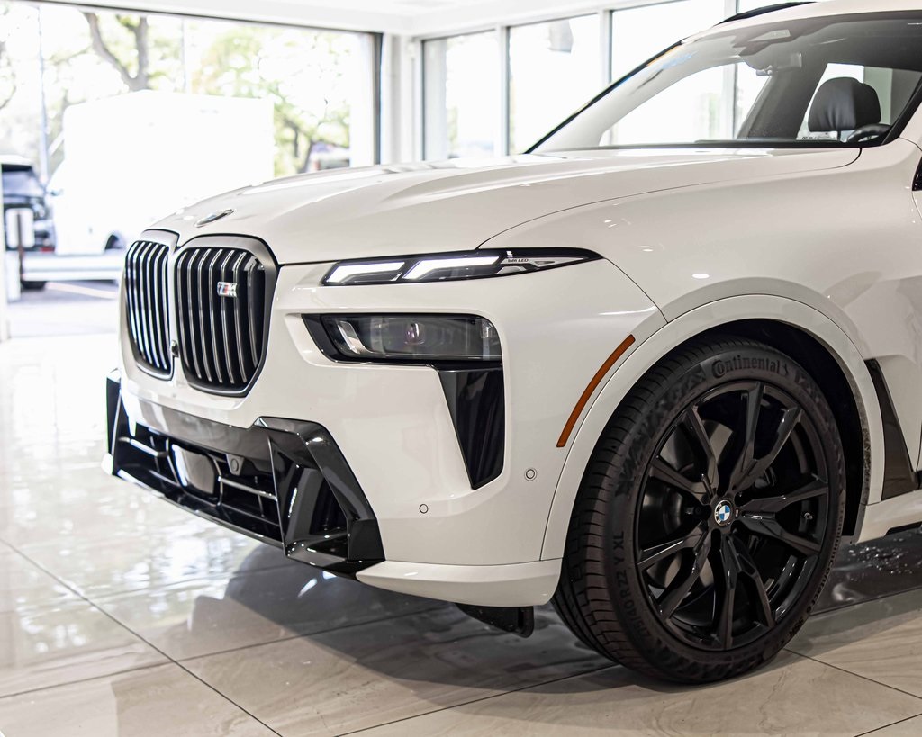 2025 BMW X7 - Image 4