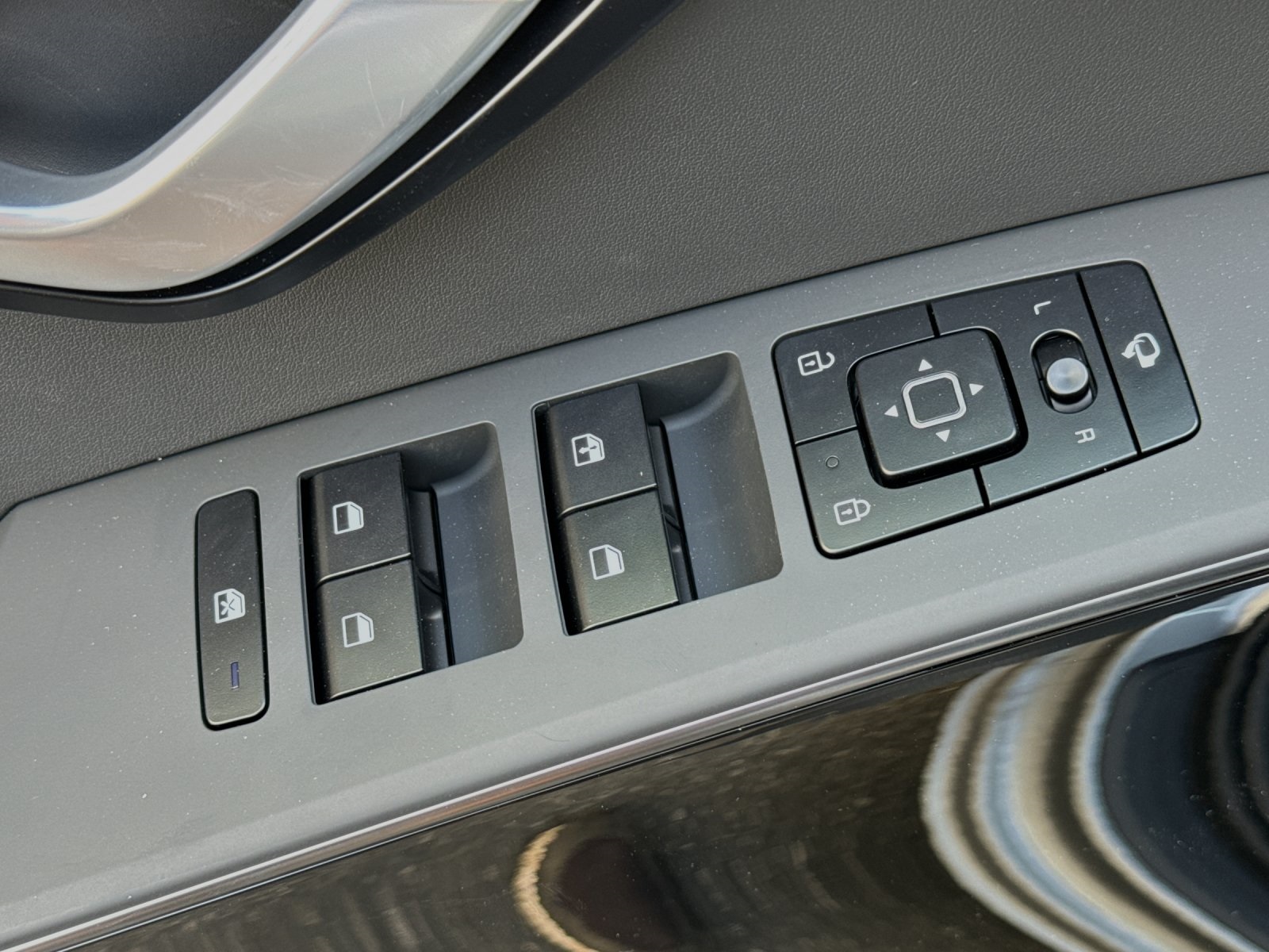 2024 Kia Niro EX Touring photo 11