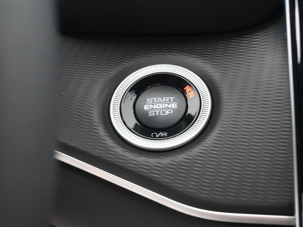2025 Jeep Grand Cherokee Laredo X photo 3