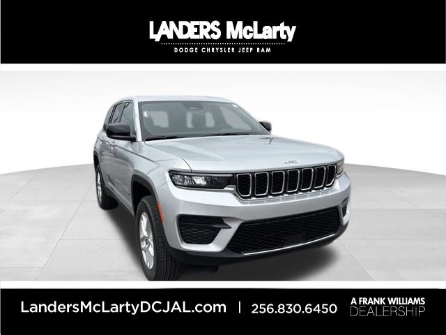 2025 Jeep Grand Cherokee Laredo's photo