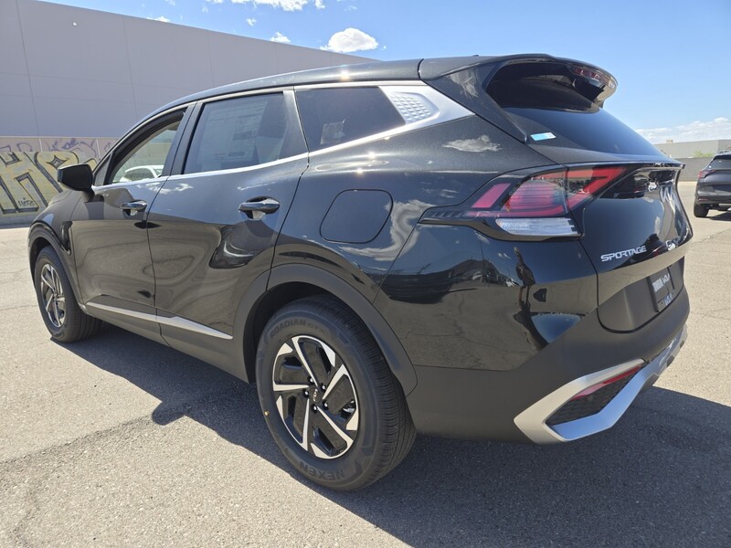 2025 Kia Sportage Hybrid LX photo 4