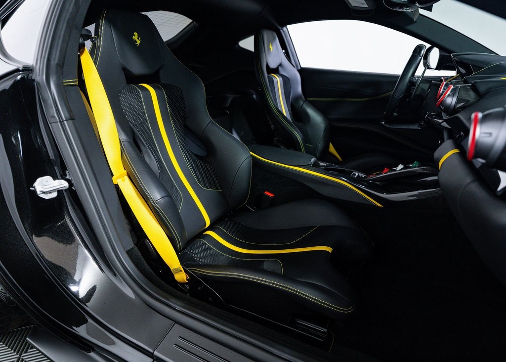 2020 Ferrari 812 Superfast Base photo 18