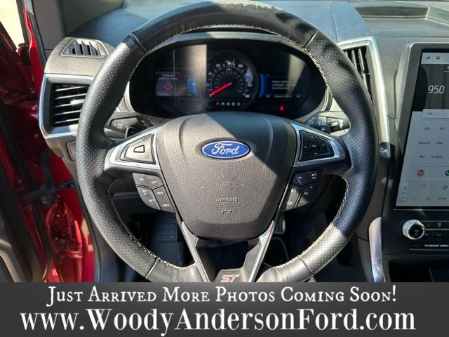 2023 Ford Edge ST photo 12
