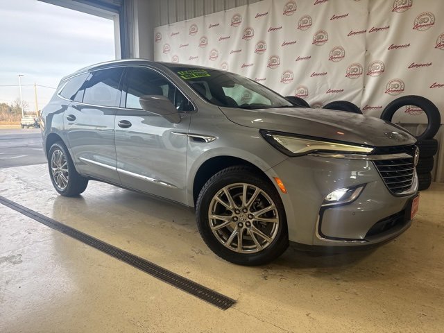 2023 Buick Enclave Essence's photo