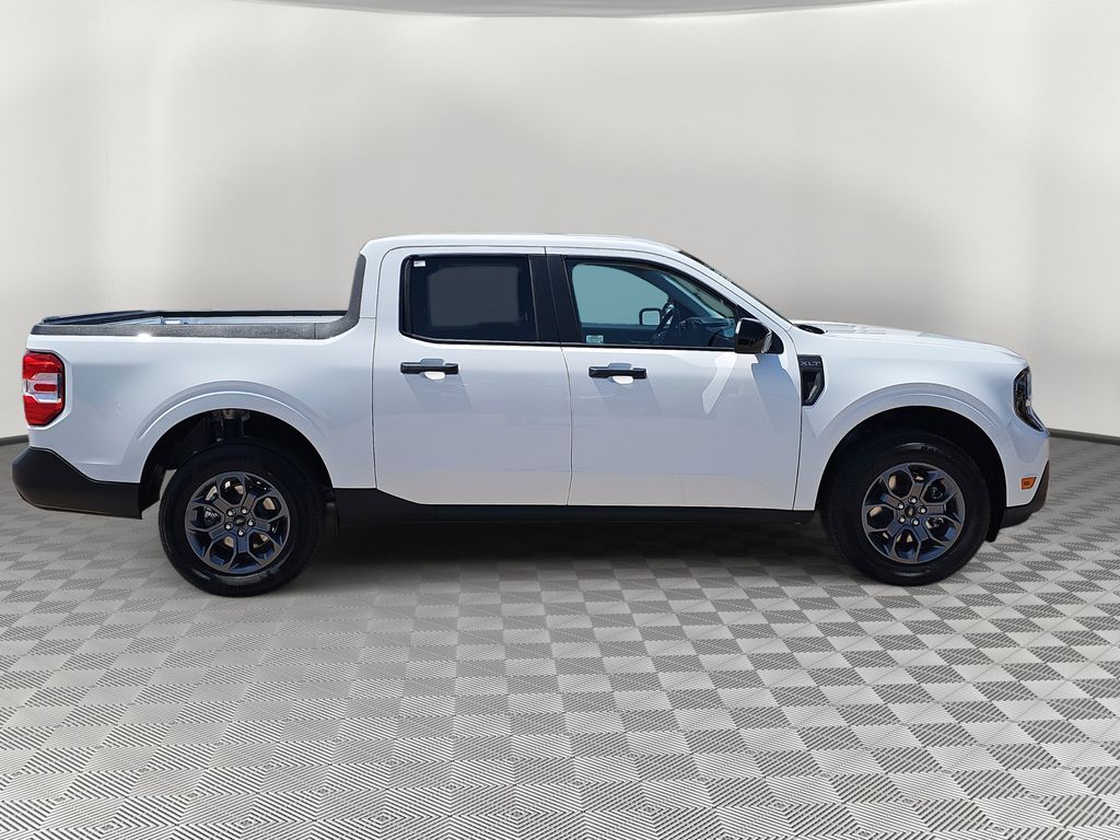2025 Ford Maverick XLT photo 2
