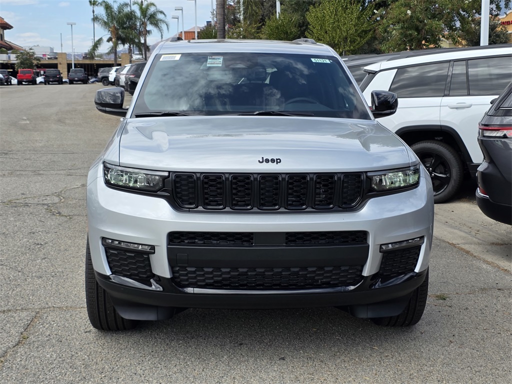2025 Jeep Grand Cherokee Limited photo 2