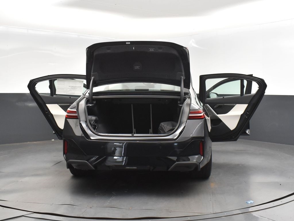 2026 Bmw 550e xDrive photo 47