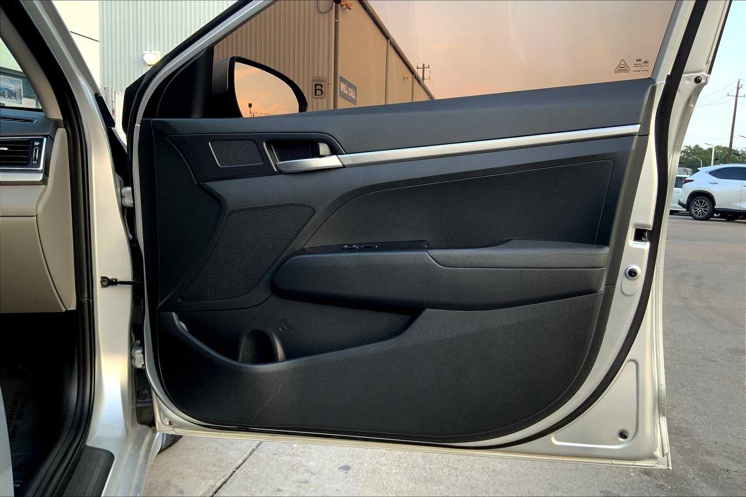 2018 Hyundai Elantra SE photo 19