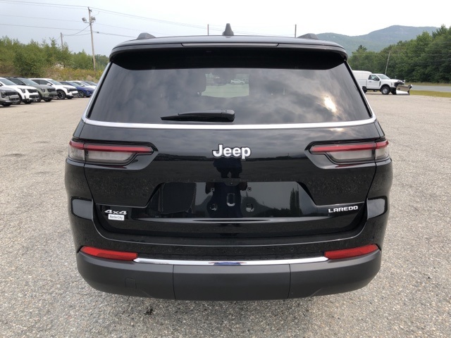 2025 Jeep Grand Cherokee Laredo photo 4