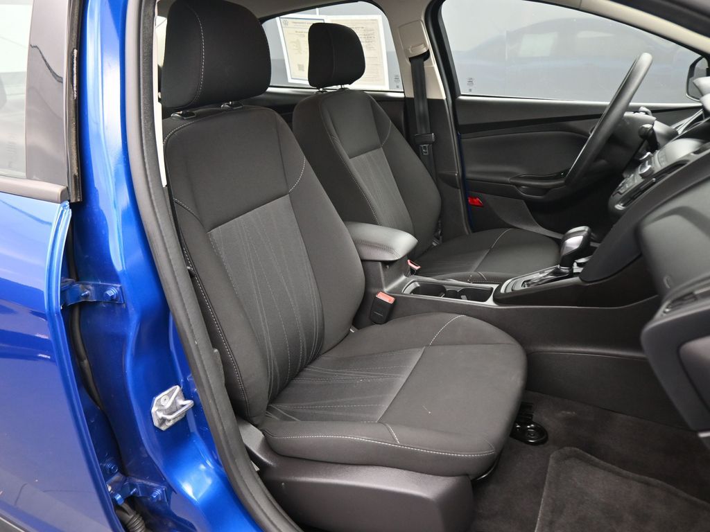2018 Ford Focus SE photo 42