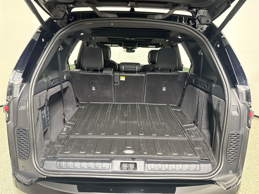 2025 Land Rover Discovery SE photo 21