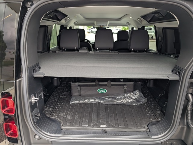 2025 Land Rover Defender 110 S photo 29