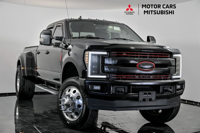 2019 Ford F-350 Super Duty Lariat's photo