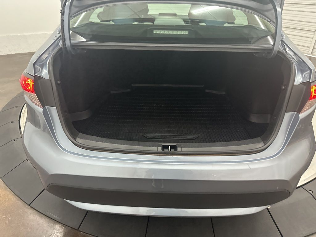 2022 Toyota Corolla LE photo 22