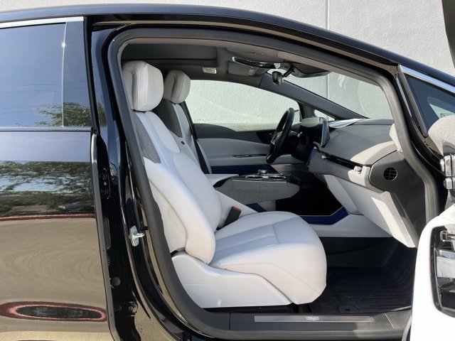 2025 Cadillac Optiq Luxury Sport photo 20